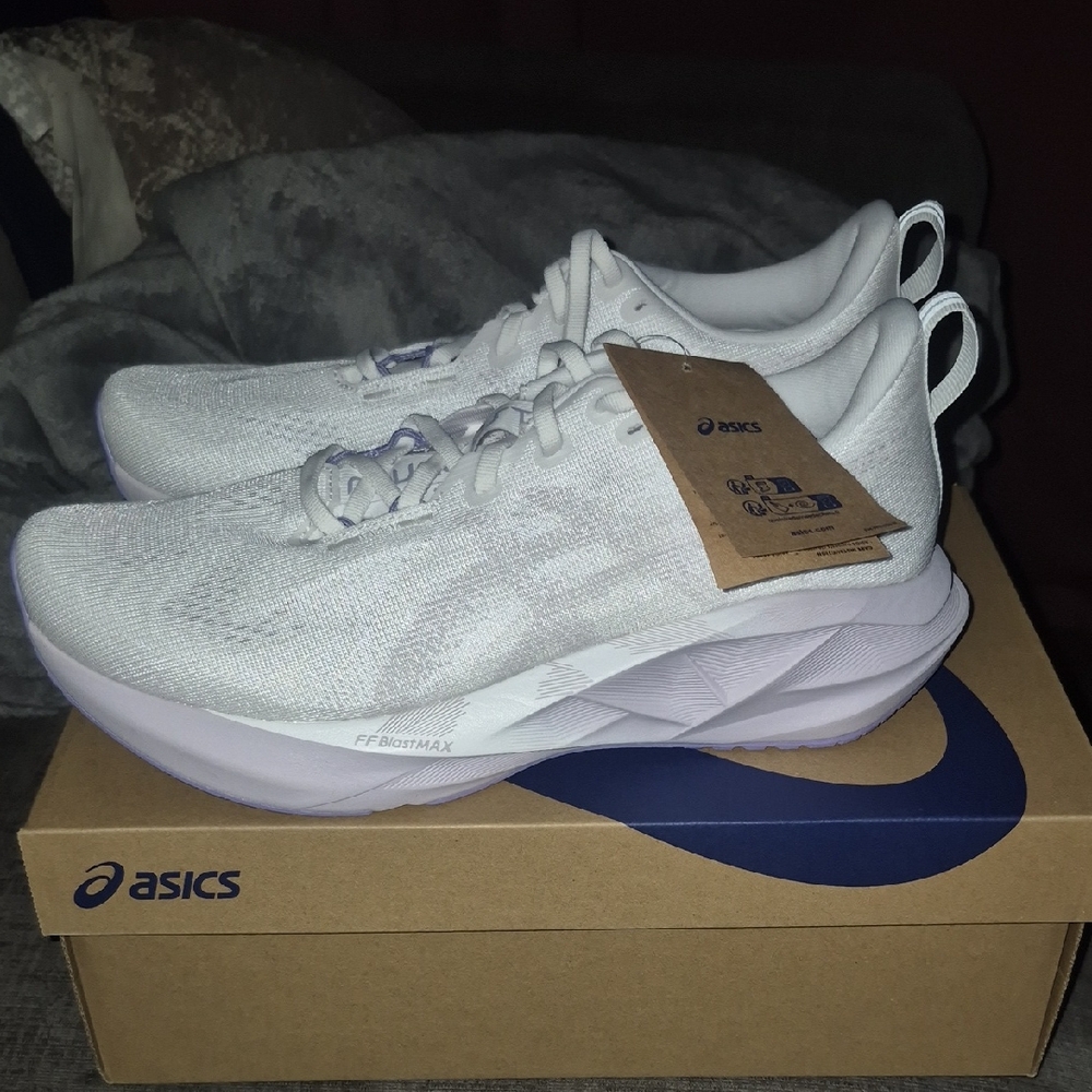 ASICS Novablast 5 Women’s Size 11 White Light Lavender Running Shoes NWT